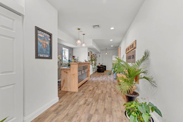 Interior, Pendant Lights, Recessed Lighting, Wood Texture Flooring