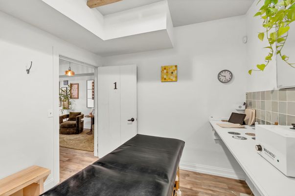 Interior, Pendant Lights, Wood Texture Flooring