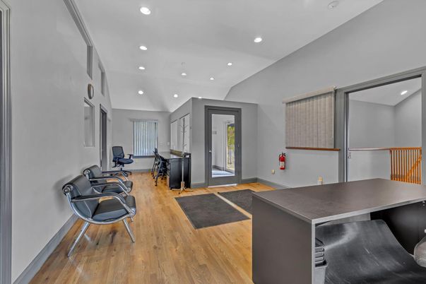 Fitness Equipment, Interior, Recessed Lighting, Wood Texture Flooring