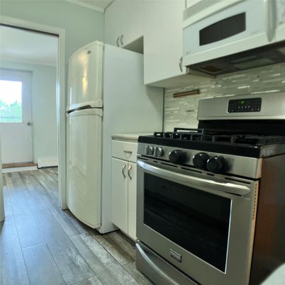 Interior, Kitchen, Stainless Steel Appliances, Wood Texture Flooring
