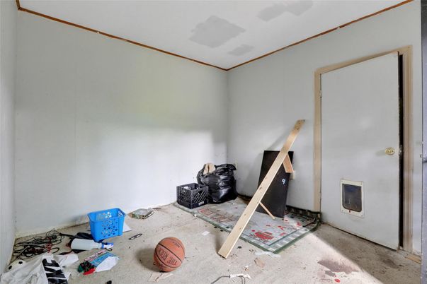 Empty room, Interior
