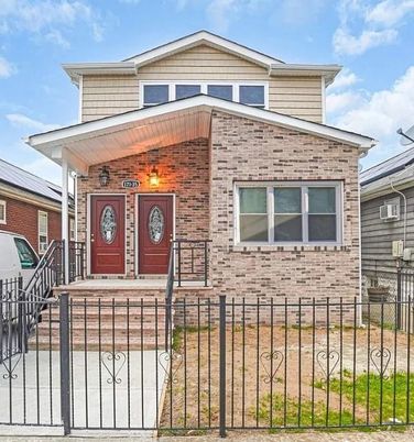 Exterior, Facade, Brick Facade, American Craftsman