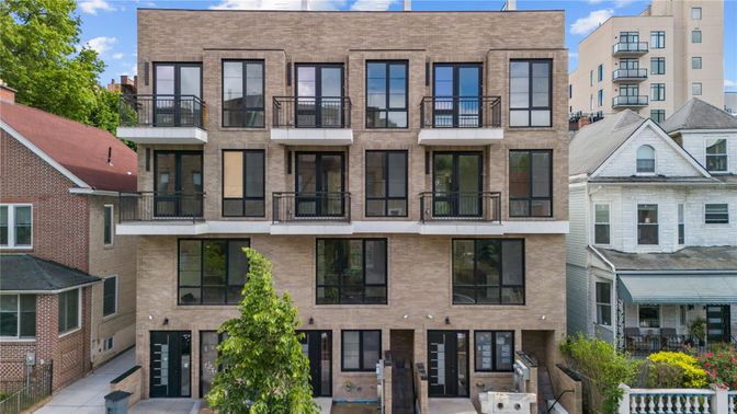 Exterior, Facade, Brick Facade, Rowhouse