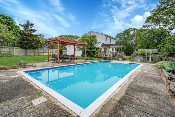 Exterior, Pool