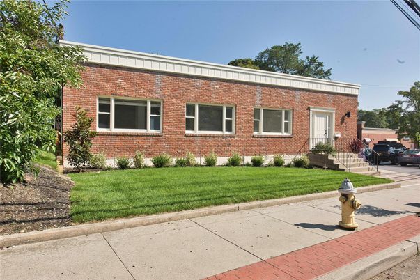 Exterior, Facade, Brick Facade, Georgian