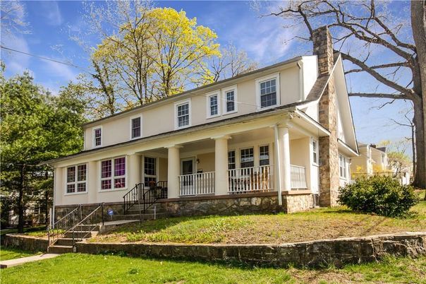 Exterior, Facade, American Foursquare