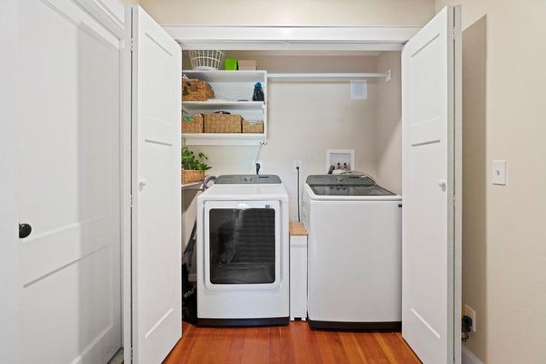 Interior, Utility Closets, Washer, Wood Texture Flooring