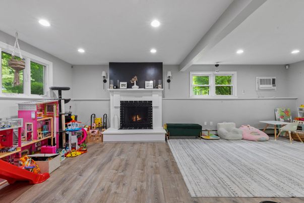 Dining room, Fireplace, Interior, Recessed Lighting, Wood Texture Flooring