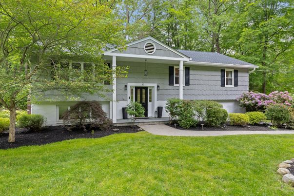 Exterior, Facade, Raised Ranch