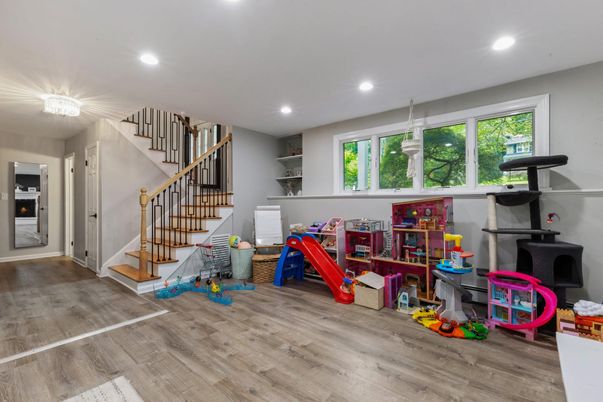 Interior, Recessed Lighting, Wood Texture Flooring