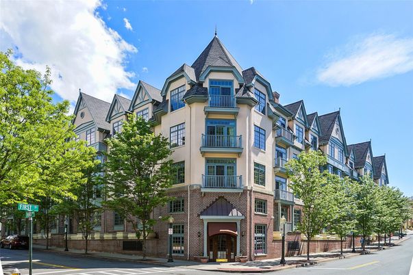 Exterior, Facade, Queen Anne Victorian