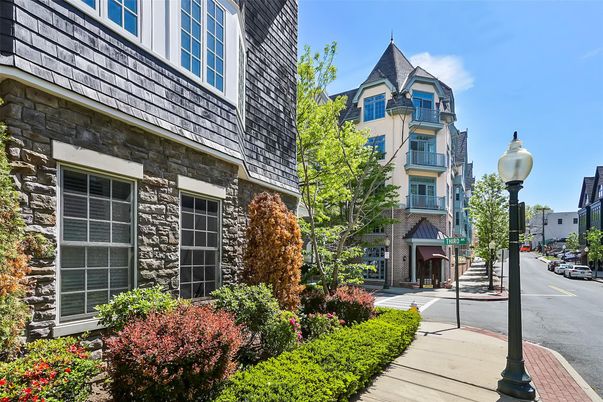 Exterior, Facade, Queen Anne Victorian