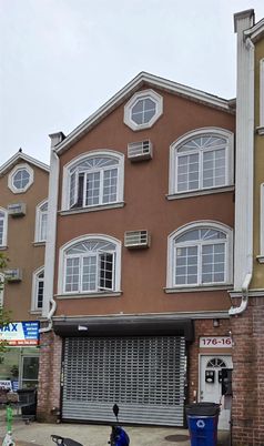 Attached, Exterior, Facade, Brick Facade, Rowhouse