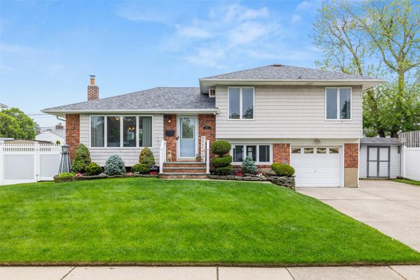 Attached, Exterior, Facade, Brick Facade, Split Level