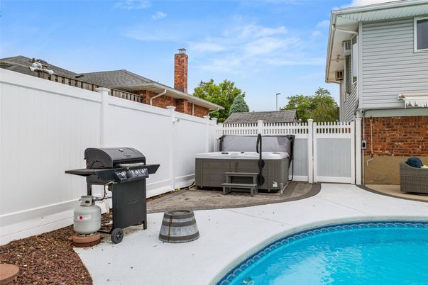 Exterior, Hot Tub, Pool