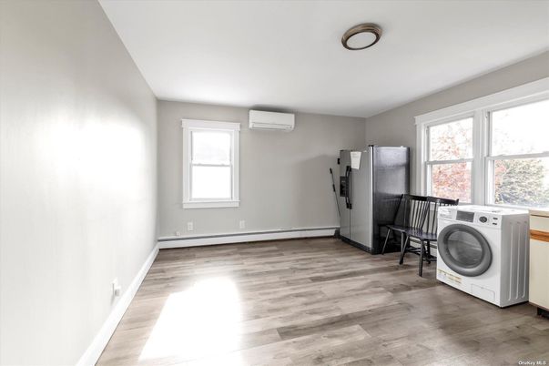 Interior, Washer, Wood Texture Flooring