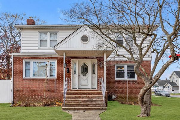 Exterior, Facade, Brick Facade, Raised Ranch