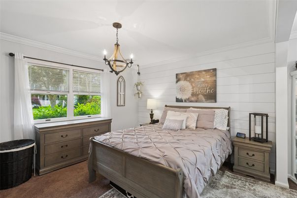 Bedroom, Chandelier, Interior, Pendant Lights