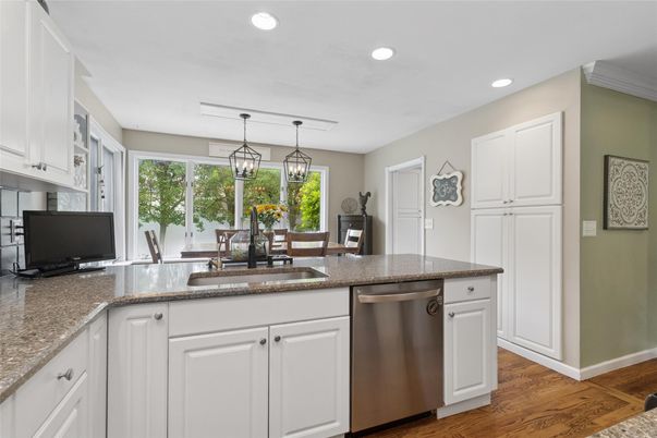 Dining room, Interior, Kitchen, Pendant Lights, Recessed Lighting, Wood Texture Flooring