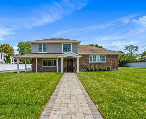 Exterior, Facade, Brick Facade, Split Level