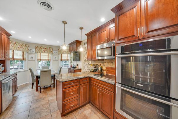 Dining room, Interior, Kitchen, Pendant Lights, Recessed Lighting, Stainless Steel Appliances