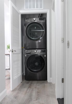 Interior, Utility Closets, Washer, Wood Texture Flooring