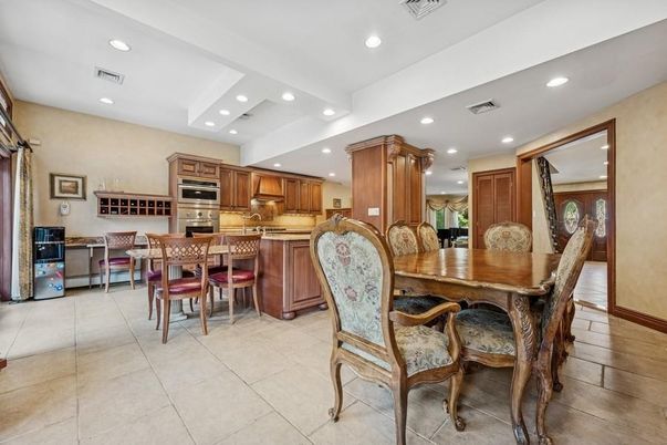 Dining room, Interior, Kitchen, Recessed Lighting, Stainless Steel Appliances
