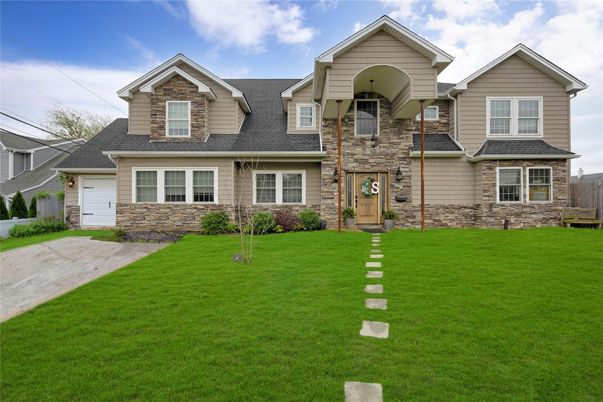 Attached, Exterior, Facade, Brick Traditional