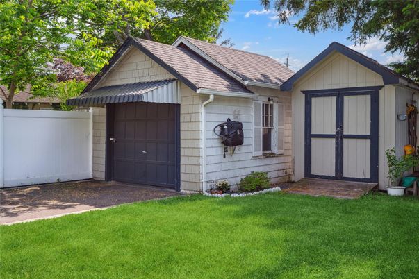 Detached Garage, Exterior