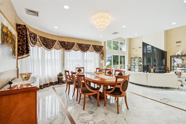 Chandelier, Dining room, Interior, Living room, Marble, Recessed Lighting