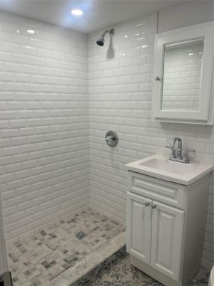 Bathroom, Interior, Recessed Lighting