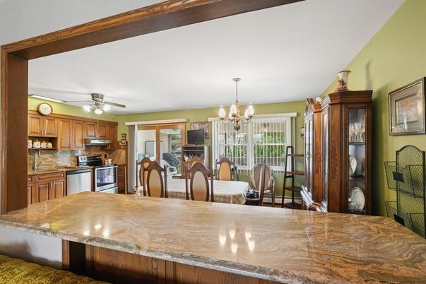 Chandelier, Dining room, Interior, Kitchen, Stainless Steel Appliances