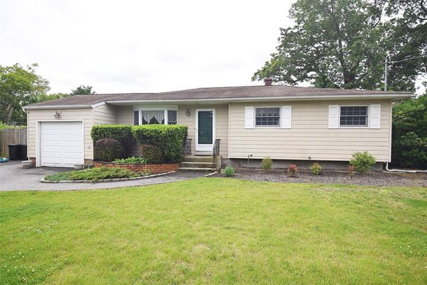 Attached, Exterior, Facade, Ranch