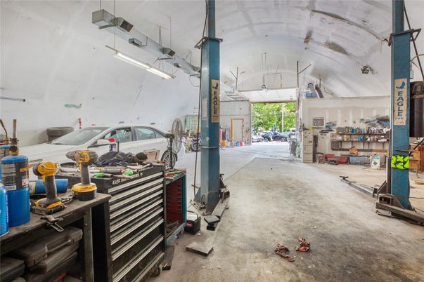 Garage, Interior