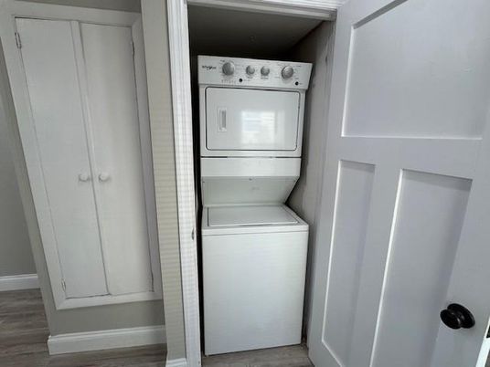 Interior, Utility Closets, Washer, Wood Texture Flooring