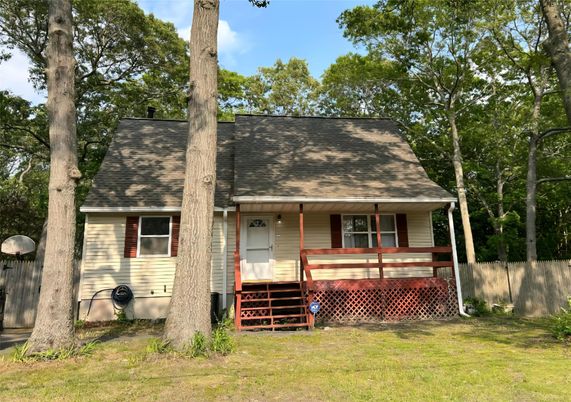 Exterior, Facade, Cape Cod