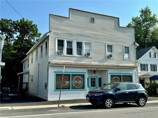 Attached, Exterior, Facade, Rowhouse