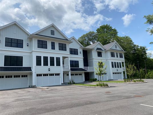 Attached, Exterior, Facade, Farmhouse