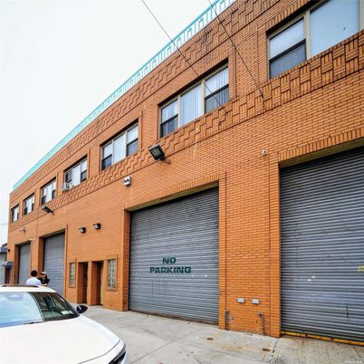 Attached, Exterior, Facade, Brick Facade, Rowhouse