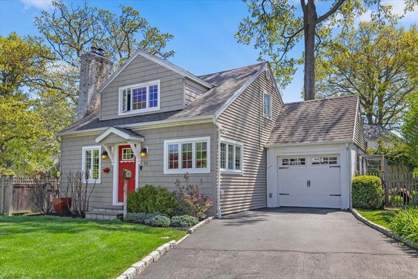 Attached, Exterior, Facade, Cape Cod