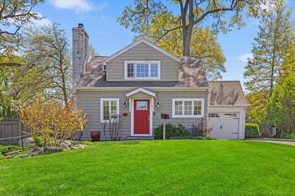 Attached, Exterior, Facade, Cape Cod