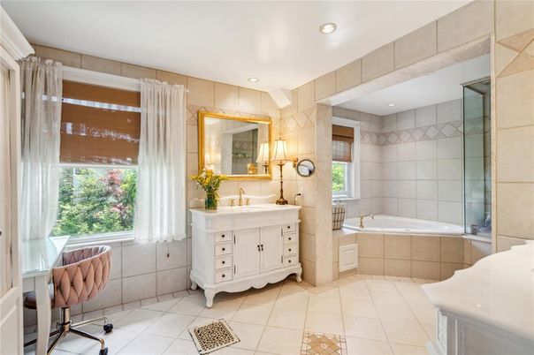 Bathroom, Dual Sink Vanities, Interior, Recessed Lighting