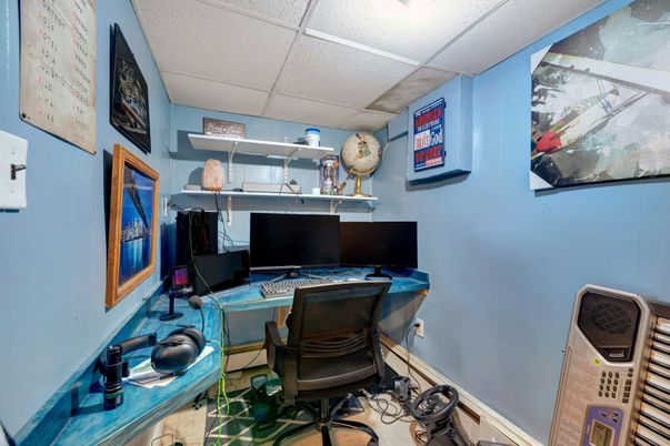 Home Office, Interior