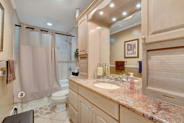 Bathroom, Interior, Recessed Lighting
