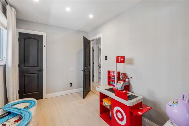 Interior, Recessed Lighting, Wood Texture Flooring