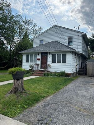 Exterior, Facade, Cape Cod