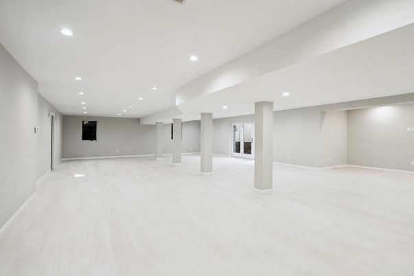 Empty room, Interior, Recessed Lighting