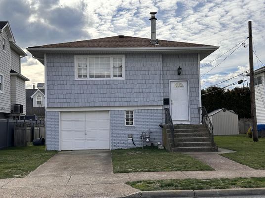 Attached, Exterior, Facade, Raised Ranch
