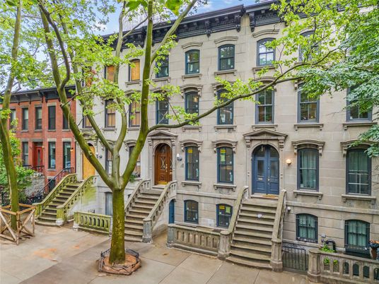 Exterior, Facade, Brownstone