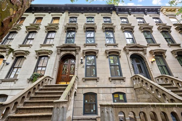 Exterior, Facade, Brownstone